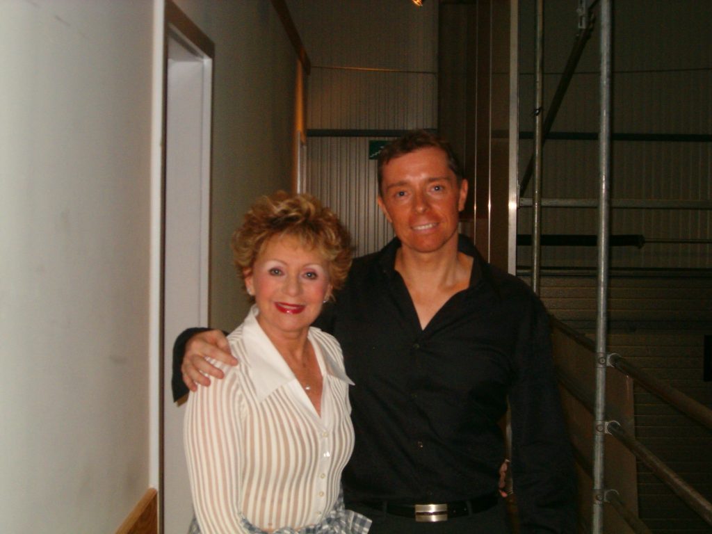Fabian Delahaut avec Annie Cordy en coulisses
